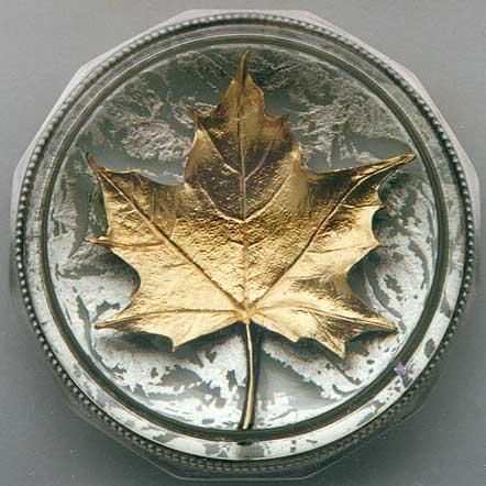 THE GOLD MAPLE LEAF PAPERWEIGHT - Click Image to Close